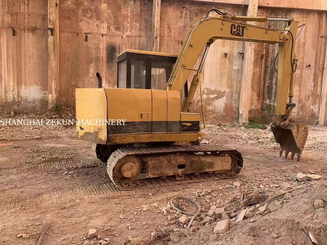 Χρησιμοποιούμενος σκάφος CAT E70B στην Ιαπωνία με μικρά μεγέθη σκάφους και αρχικό κινητήρα της Ιαπωνίας