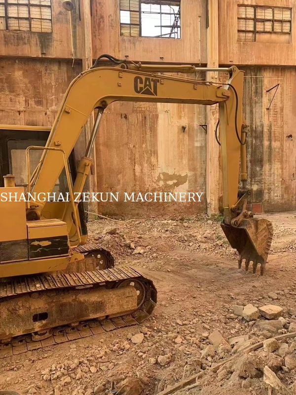 Χρησιμοποιούμενος σκάφος CAT E70B στην Ιαπωνία με μικρά μεγέθη σκάφους και αρχικό κινητήρα της Ιαπωνίας