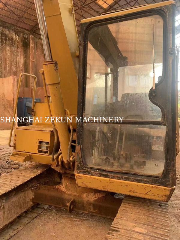 Χρησιμοποιούμενος σκάφος CAT E70B στην Ιαπωνία με μικρά μεγέθη σκάφους και αρχικό κινητήρα της Ιαπωνίας