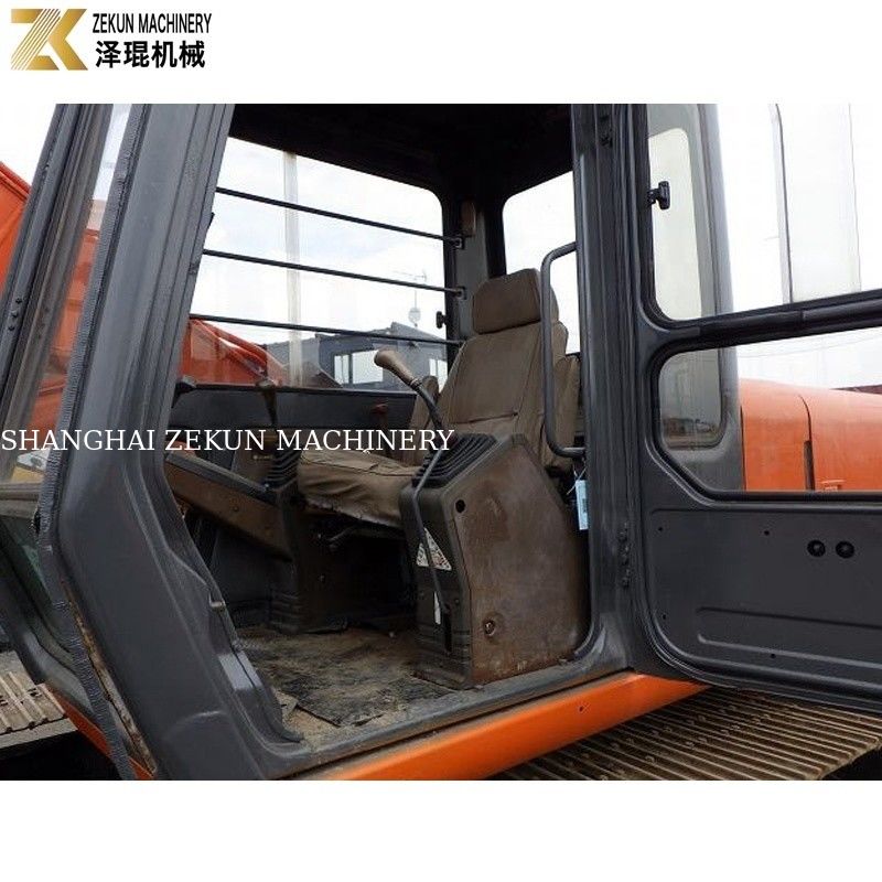 Η Hitachi EX120-1 εκσκαφέας για τροχιά σε οδικές κατασκευές κατασκευασμένη στην Ιαπωνία