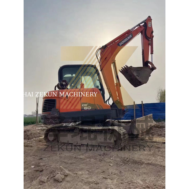 2015 Χρησιμοποιούμενη εκσκαφέας Doosan DH60-7 σε καλή κατάσταση Καλό βάρος μηχανής 5500 KG