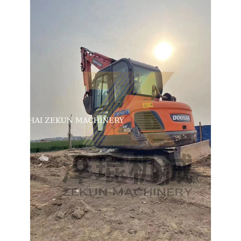 2015 Χρησιμοποιούμενη εκσκαφέας Doosan DH60-7 σε καλή κατάσταση Καλό βάρος μηχανής 5500 KG