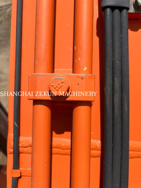 Εκσκαφέας Hitachi ZX120-6 14165 ώρες για επαγγελματικές ανάγκες Χωρητικότητα δεξαμενής καυσίμου 240 L Υδραυλική πίεση 34.3 MPa
