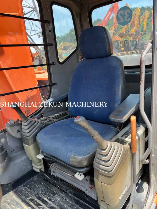 Εκσκαφέας Hitachi ZX120-6 14165 ώρες για επαγγελματικές ανάγκες Χωρητικότητα δεξαμενής καυσίμου 240 L Υδραυλική πίεση 34.3 MPa