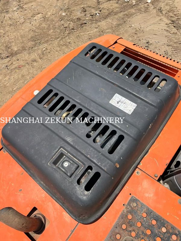 Εκσκαφέας Hitachi ZX120-6 14165 ώρες για επαγγελματικές ανάγκες Χωρητικότητα δεξαμενής καυσίμου 240 L Υδραυλική πίεση 34.3 MPa