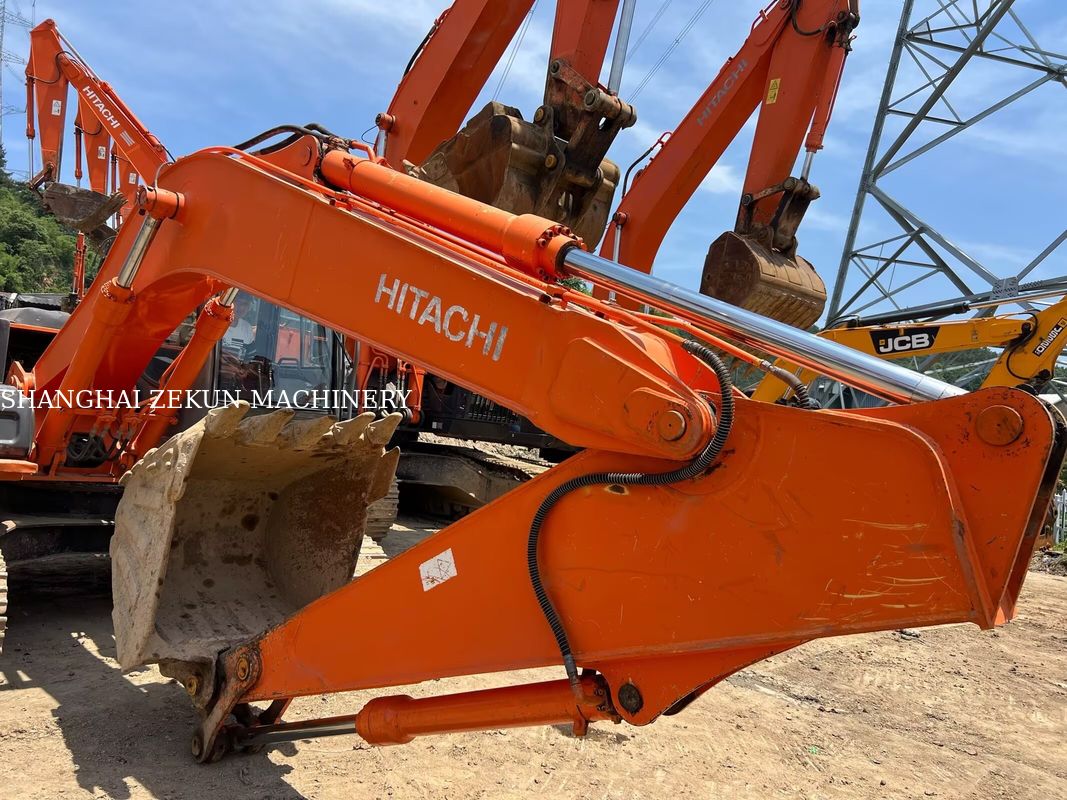 Εκσκαφέας Hitachi ZX120-6 14165 ώρες για επαγγελματικές ανάγκες Χωρητικότητα δεξαμενής καυσίμου 240 L Υδραυλική πίεση 34.3 MPa