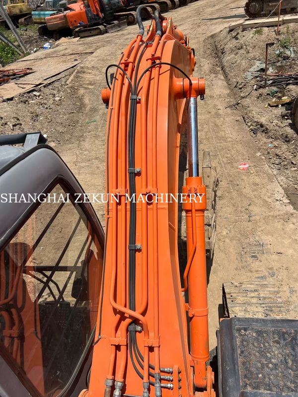 Εκσκαφέας Hitachi ZX120-6 14165 ώρες για επαγγελματικές ανάγκες Χωρητικότητα δεξαμενής καυσίμου 240 L Υδραυλική πίεση 34.3 MPa
