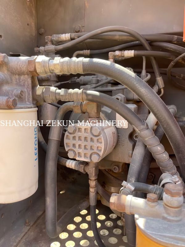 Η Hitachi ZX120-6 χρησιμοποιείται με μήκος βραχίονα 2,5 μέτρων και μέγιστο ύψος απορρίψεως 210 mm 11158hrs
