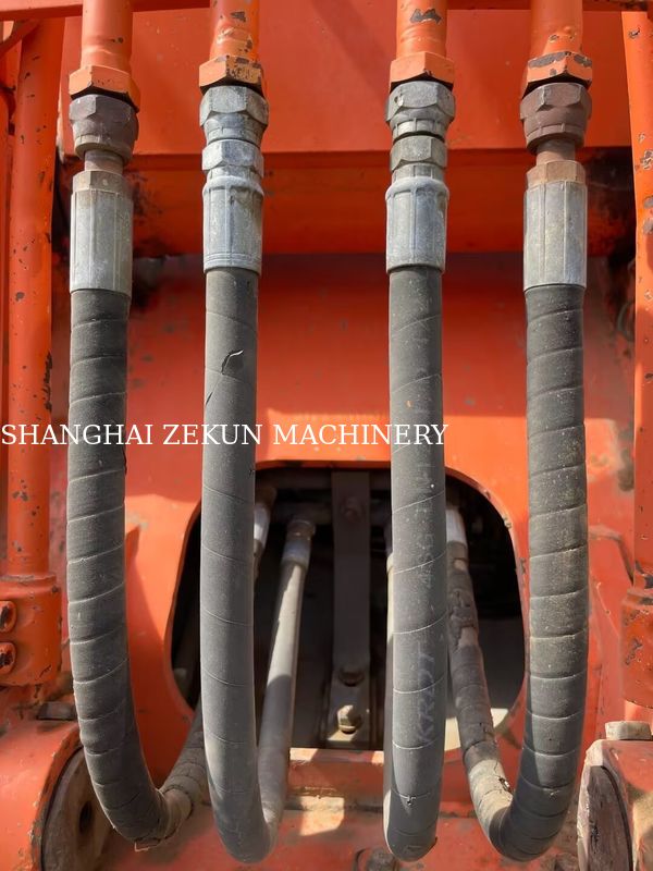 Η Hitachi ZX120-6 χρησιμοποιείται με μήκος βραχίονα 2,5 μέτρων και μέγιστο ύψος απορρίψεως 210 mm 11158hrs
