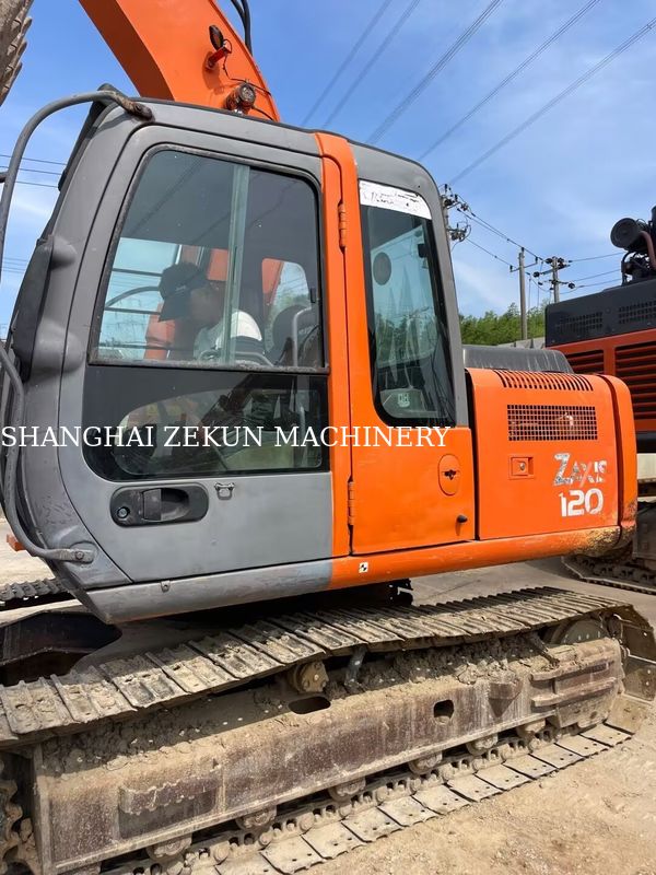 Η Hitachi ZX120-6 χρησιμοποιείται με μήκος βραχίονα 2,5 μέτρων και μέγιστο ύψος απορρίψεως 210 mm 11158hrs
