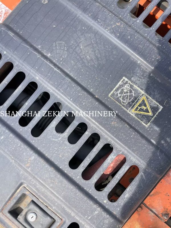 Η Hitachi ZX120-6 χρησιμοποιείται με μήκος βραχίονα 2,5 μέτρων και μέγιστο ύψος απορρίψεως 210 mm 11158hrs