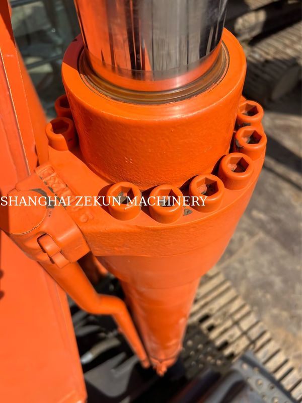 Εκσκαφέας Hitachi ZX200-3G 12081 ώρες Ταχύτητα ταξιδιού 3.5 / 5.5 Km/h Χαρακτηριστικά καμπίνας Οθόνη πολλαπλών λειτουργιών