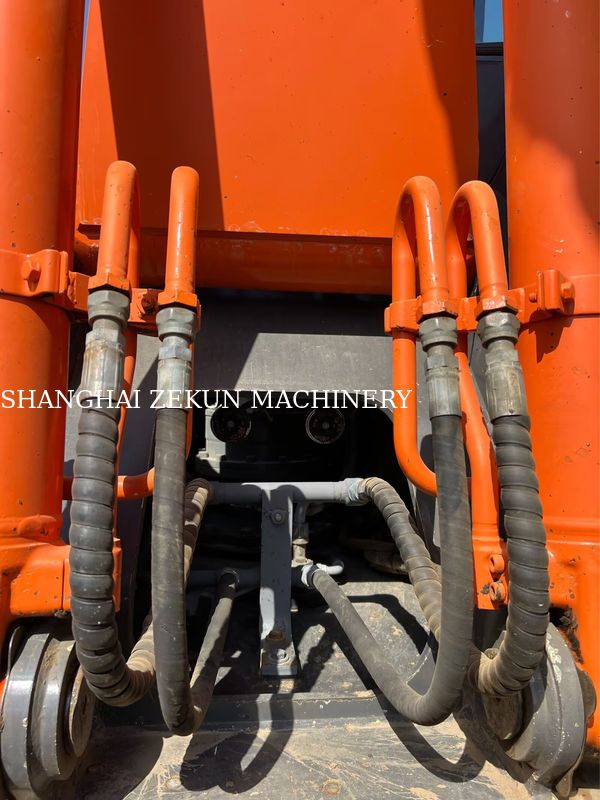 Εκσκαφέας Hitachi ZX200-3G 12081 ώρες Ταχύτητα ταξιδιού 3.5 / 5.5 Km/h Χαρακτηριστικά καμπίνας Οθόνη πολλαπλών λειτουργιών